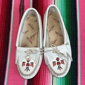 MINNETONKA Leather Moccasin White COTTAGECORE Size 6